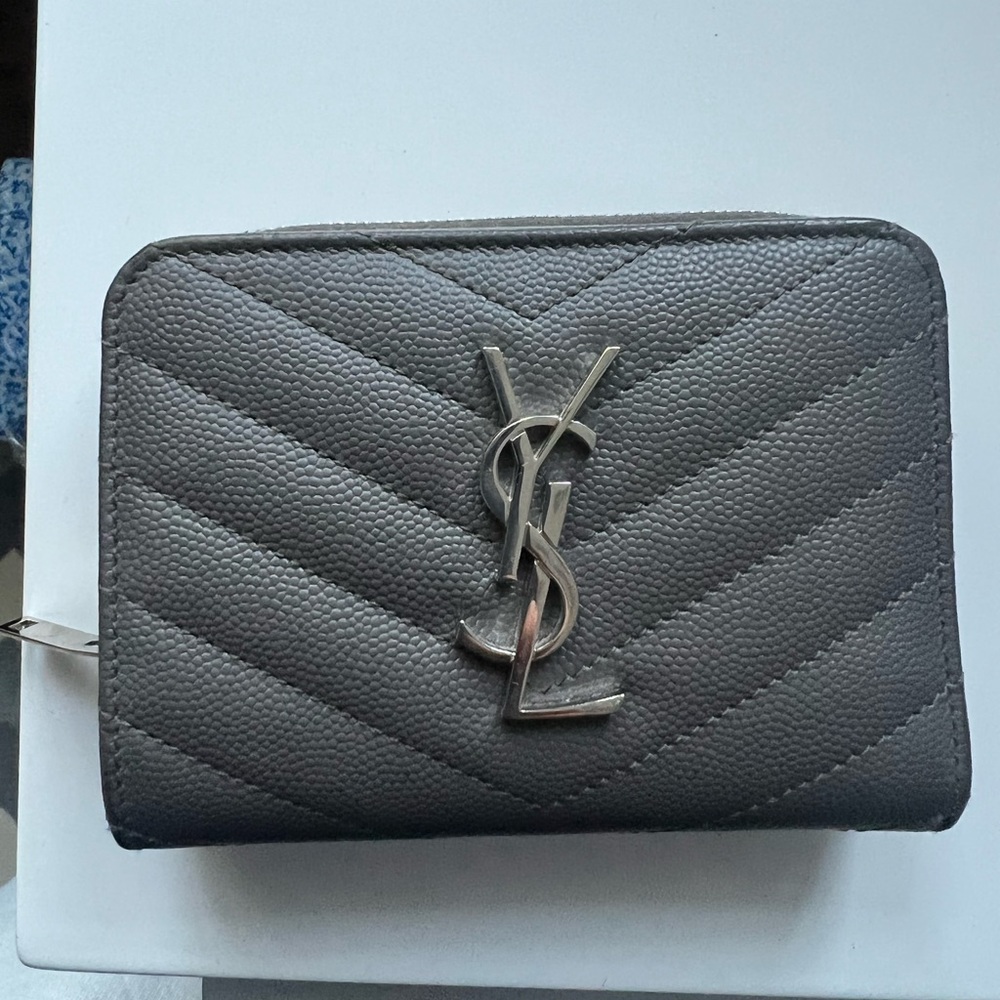 YSL Small Grain de Poudre Tri-Fold Wallet in very good condition